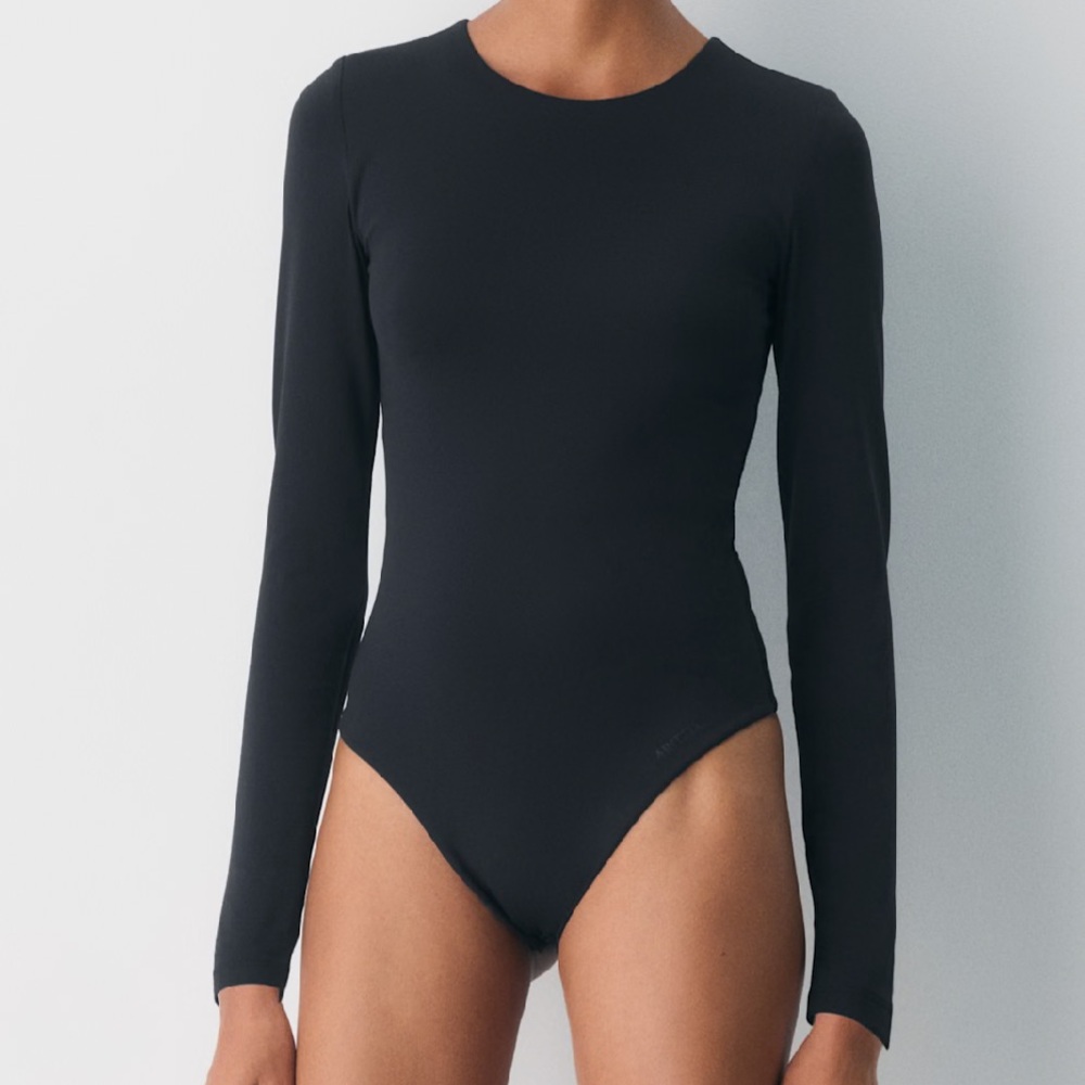 Aritzia Original Contour Crew Bodysuit